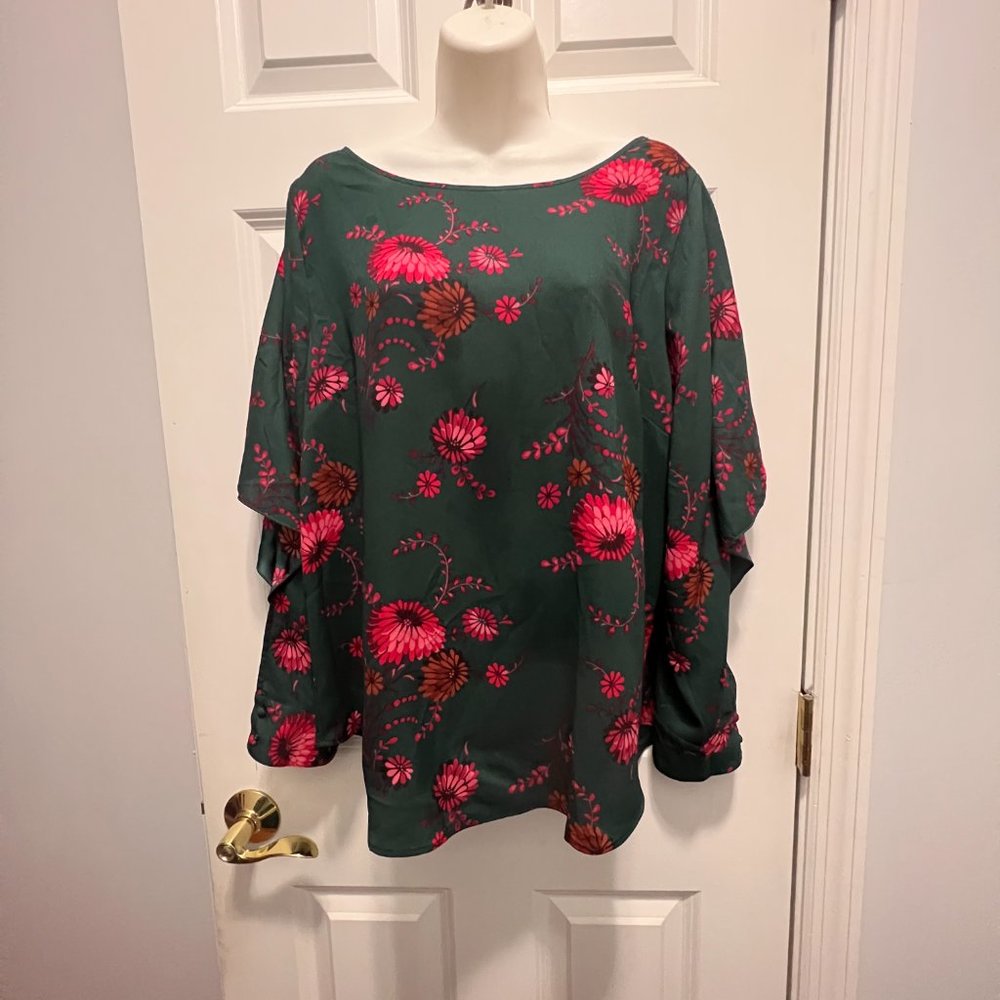 Ann Taylor large Floral Flutter Blouse NWT